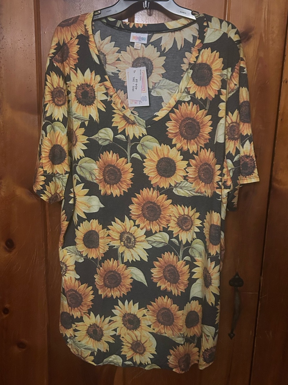 LuLaRoe Woman’s Sunflower V-Neck Tunic - Black & Yellow Iris - 3X NWT